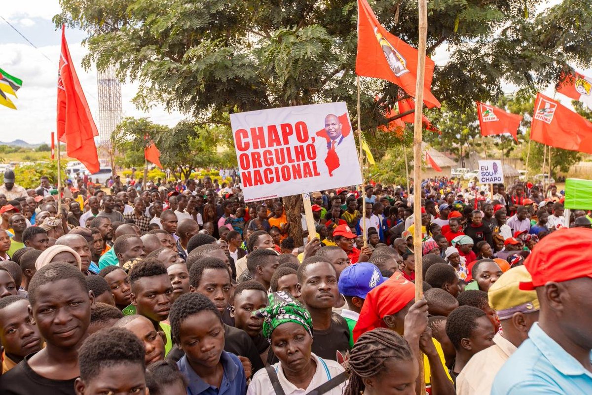 NFrelimo's tweet photo. No distrito de Báruè, o Presidente da República, Daniel Chapo, orientou um Comício Popular que reuniu milhares de cidadãos numa demonstração expressiva de mobilização e unidade. https://t.co/NTWzapcH8n