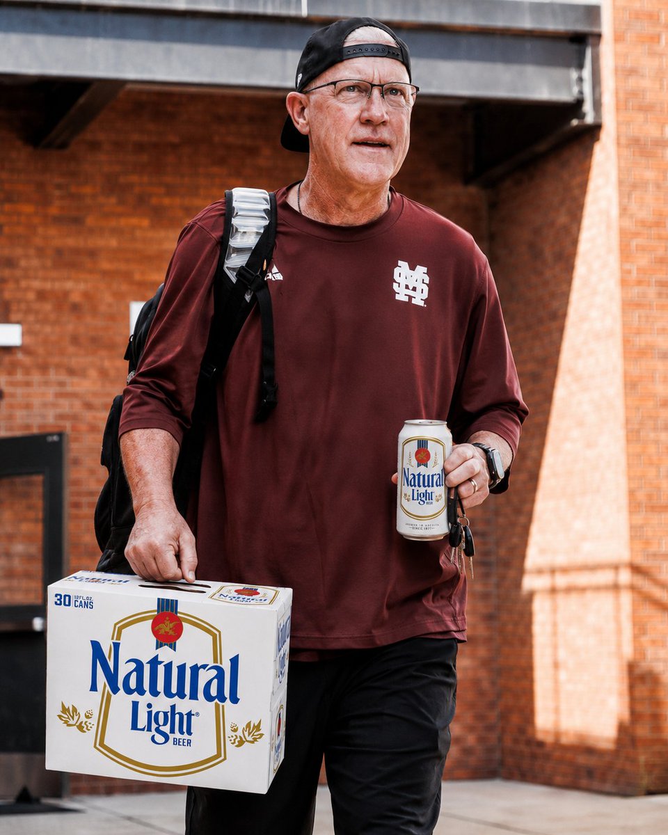 PaddyParkDuck's tweet photo. Coach Oak is my baw!  
 Buccees stop ✔️ 
Rack of natty ✔️ 
Totting an ass whooping for a GA dog ✔️ https://t.co/nNbjg0PDiK