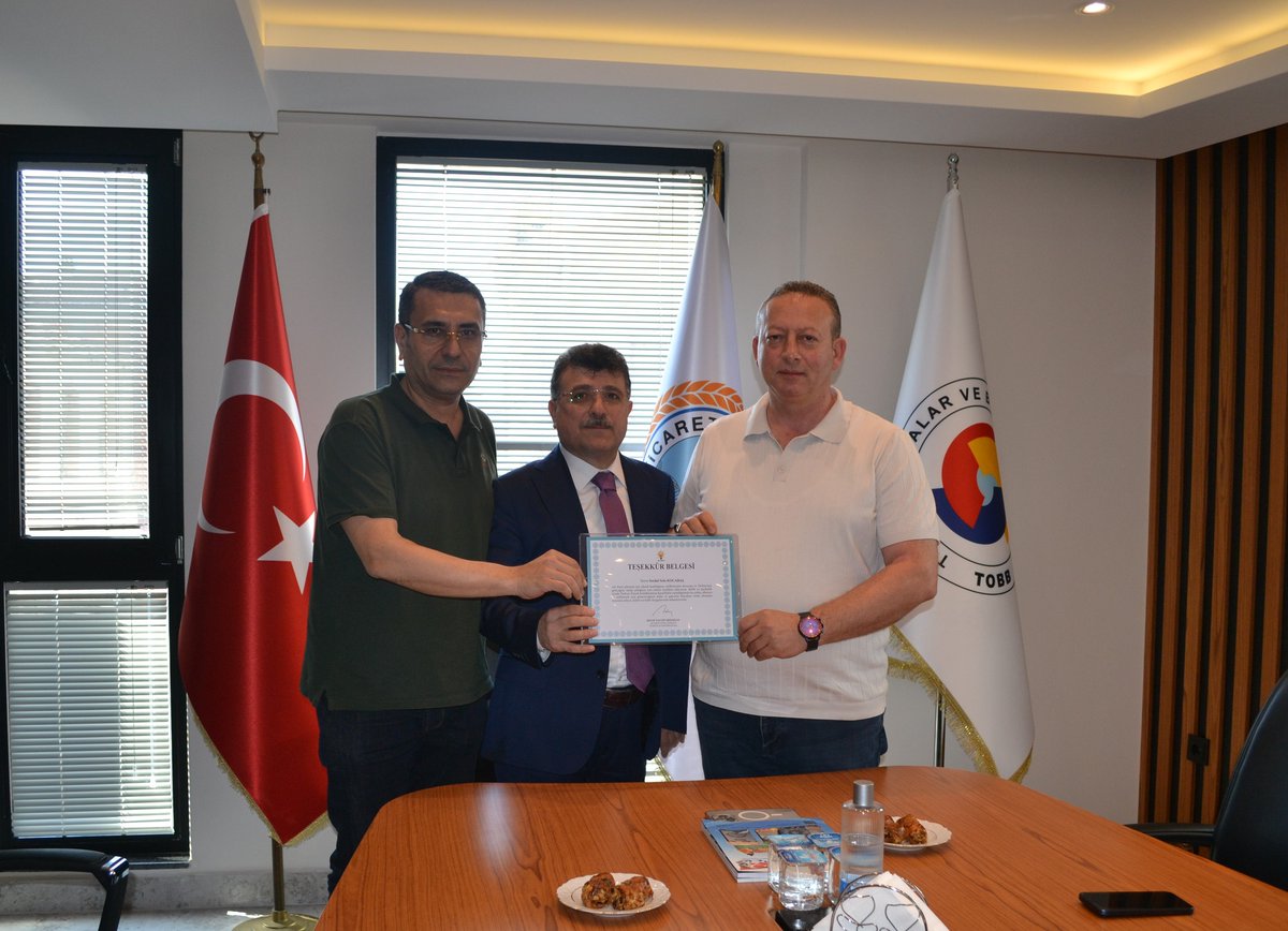 SefaSerdal's tweet photo. AK Parti Bafra İlçe Başkanımız Sn. İbrahim Semiz ve teşkilat mensuplarını Meclis Başkanımız Sn. Hakan Yıldırım ve Yönetim Kurulu Sayman Üyemiz Sn. Tevfik Türken ile birlikte Bafra TSO’da ağırladık. Nazik ziyaretleri için Sn. İbrahim Semiz ve heyetine teşekkür ediyorum. https://t.co/zi27DUpHzq