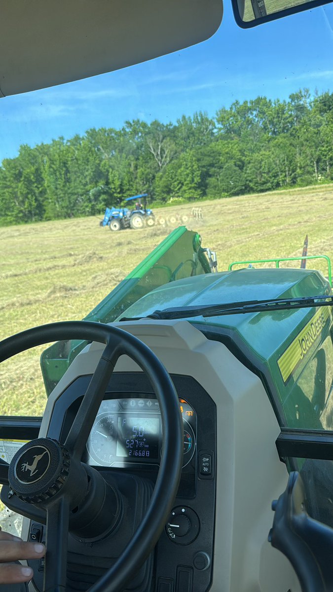 jforrest69's tweet photo. @RobertDDamron you have been an absolute joy to listen to on pga tour live today let me tell you. You’ve kept me laughing all day while I’ve been in the tractor! https://t.co/Fdu3zApfSY