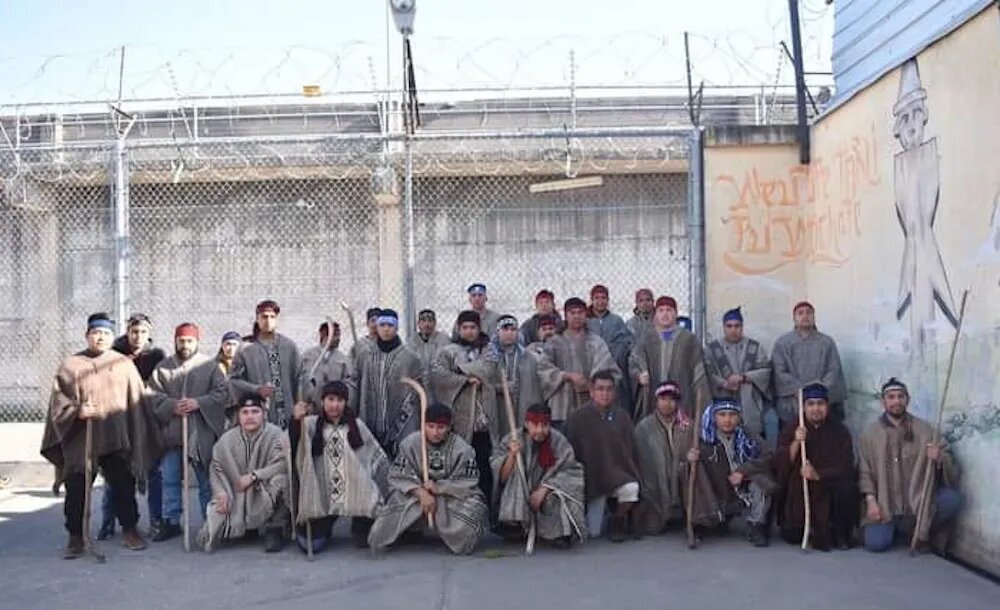 PeriodistaFigue's tweet photo. Wallmapu. Presos políticos mapuche del módulo E de la cárcel de Angol denuncian violencia racista de gendarmería https://t.co/7NtLswG7IN https://t.co/0MgobcoNll