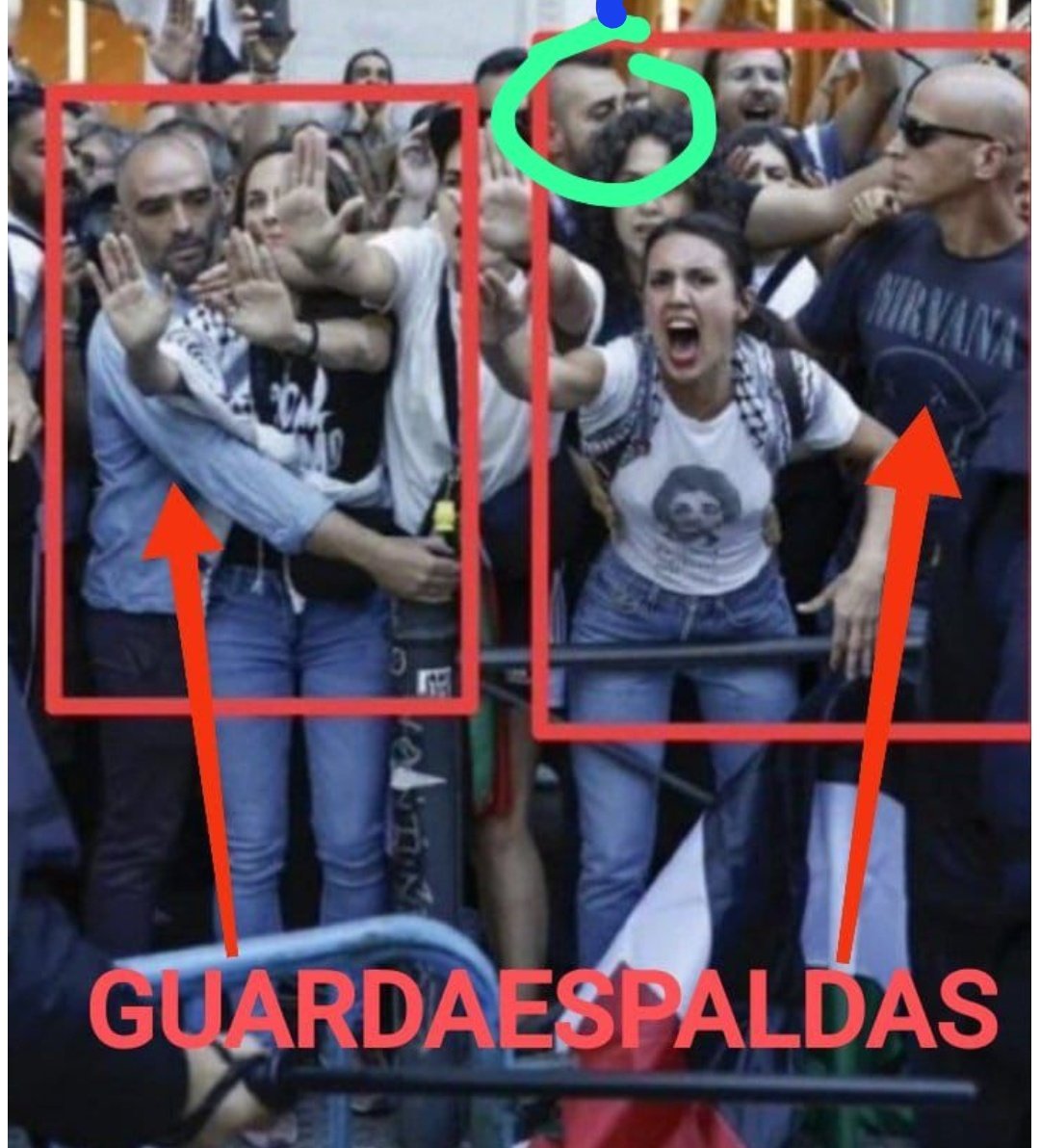 BenjaminPCamp's tweet photo. @EmbTabarniaZgz @ToxikPija @Akaskala1 Es como cuando protestaba en una manifestación junto a la Belarra, agarradas por sus guardaespaldas. 🤦‍♂️ https://t.co/n9cBz85LtE
