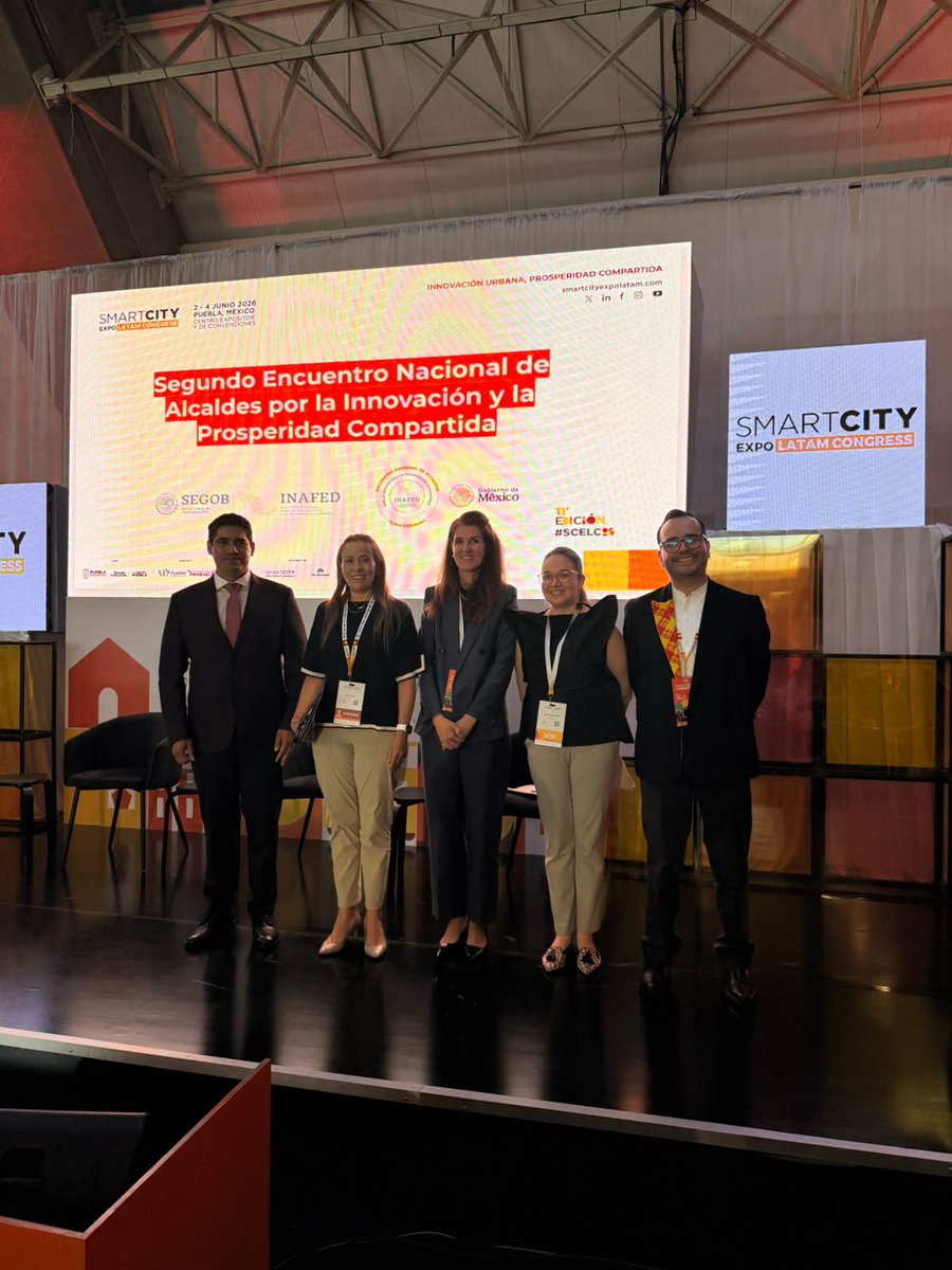RepreNL_CDMX's tweet photo. Como parte de las actividades que gestiona la @Amaie_Mexico y en concordancia con la agenda de internacionalización de Nuevo León y los gobiernos locales, la Titular de la Representación del Estado,  @Pilarlozanomd, participó como ponente en el panel “Smart Cities para las Personas” en el Smart City LATAM Congress.

Durante el evento, la funcionaria habló sobre el papel que juega la tecnología para el fortalecimiento de la participación ciudadana, la transparencia y la confianza pública.

De igual forma, destacó que la adopción e implementación de las nuevas tecnologías es esencial para el éxito urbano a largo plazo.
#CDMX #NuevoLeón