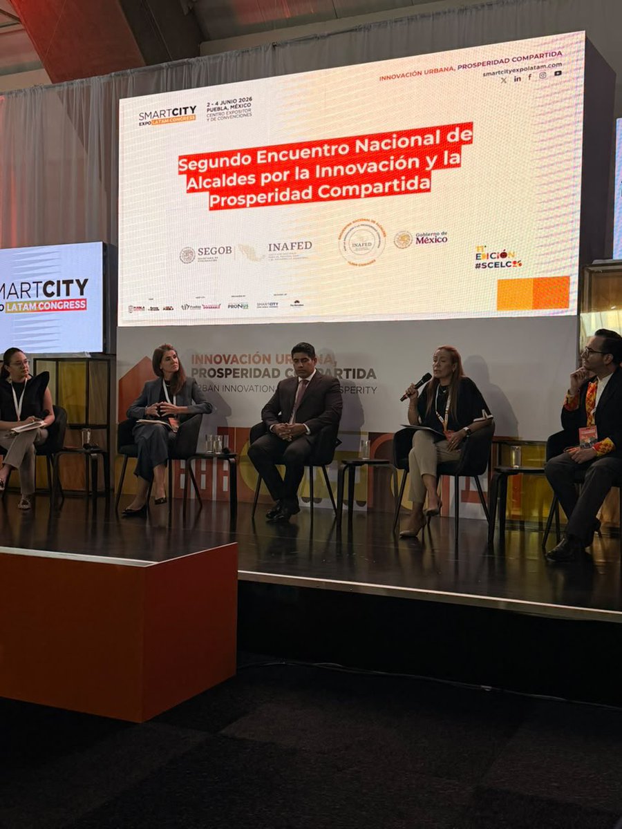 RepreNL_CDMX's tweet photo. Como parte de las actividades que gestiona la @Amaie_Mexico y en concordancia con la agenda de internacionalización de Nuevo León y los gobiernos locales, la Titular de la Representación del Estado,  @Pilarlozanomd, participó como ponente en el panel “Smart Cities para las Personas” en el Smart City LATAM Congress.

Durante el evento, la funcionaria habló sobre el papel que juega la tecnología para el fortalecimiento de la participación ciudadana, la transparencia y la confianza pública.

De igual forma, destacó que la adopción e implementación de las nuevas tecnologías es esencial para el éxito urbano a largo plazo.
#CDMX #NuevoLeón
