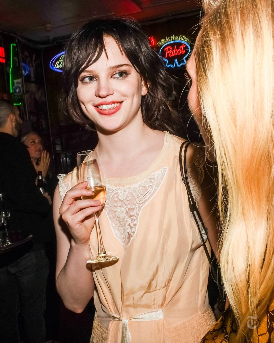 ArchiveSoapy's tweet photo. Sophie Thatcher, photographed by Dolly Faibyshev for New York Times at the Prada Mode after party. https://t.co/Ktp0s3CbU9