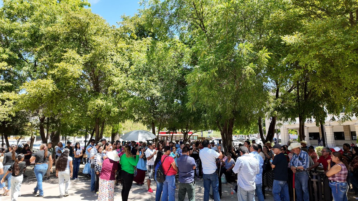 Bernardino21239's tweet photo. Compañeros de Hermosillo a seguir luchando.
Esperemos que en el Ayuntamiento sepan cumplir su palabra, quedamos pendientes. https://t.co/BNyOgklXyo