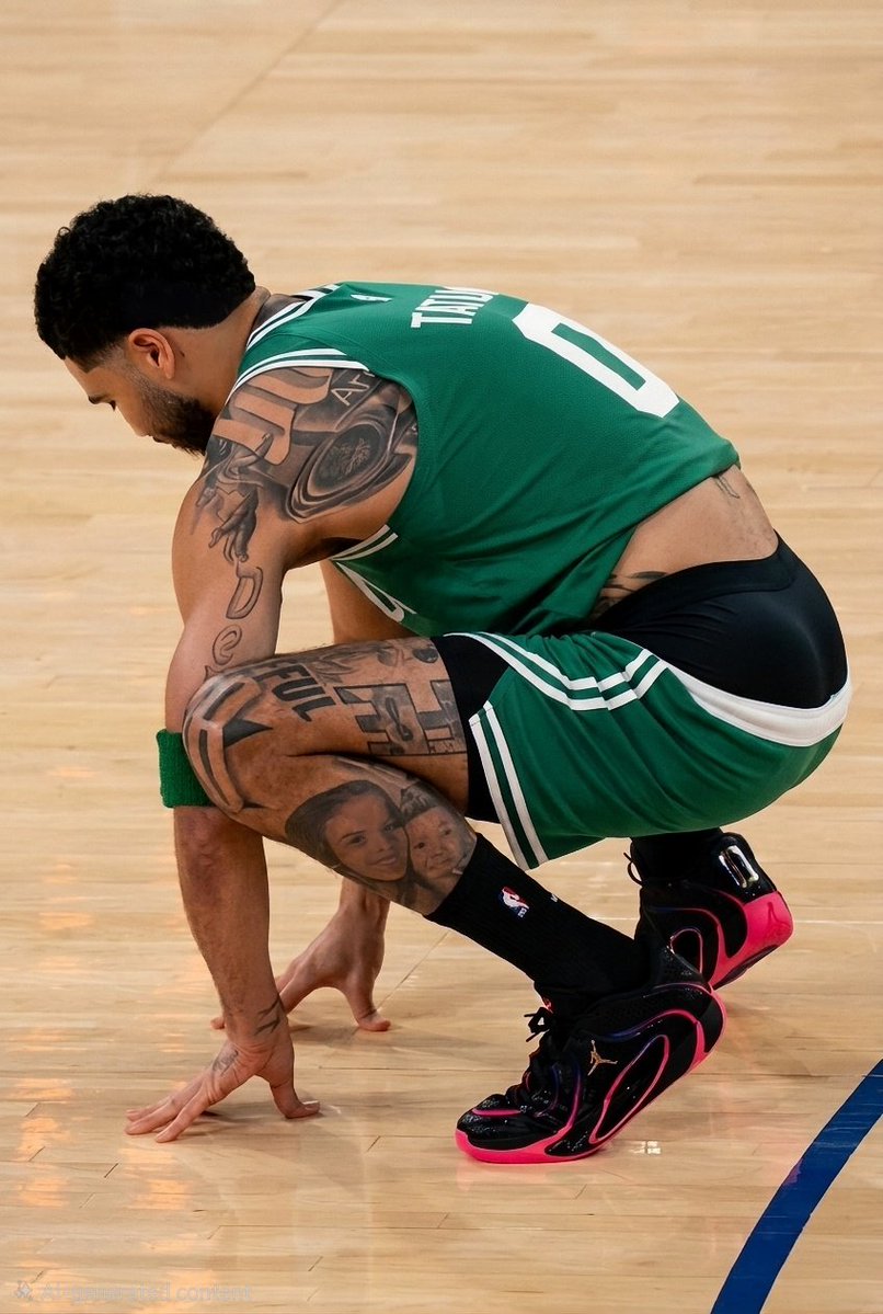 paztlyfe0's tweet photo. Whoever took this pic of Jayson Tatum, THANK YOU 😍🍑 https://t.co/IAGnucmdxH