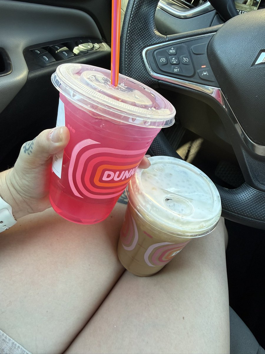 ElsaBaby14's tweet photo. Double fisting for my shift tonight 😋 https://t.co/j71q7hihY9