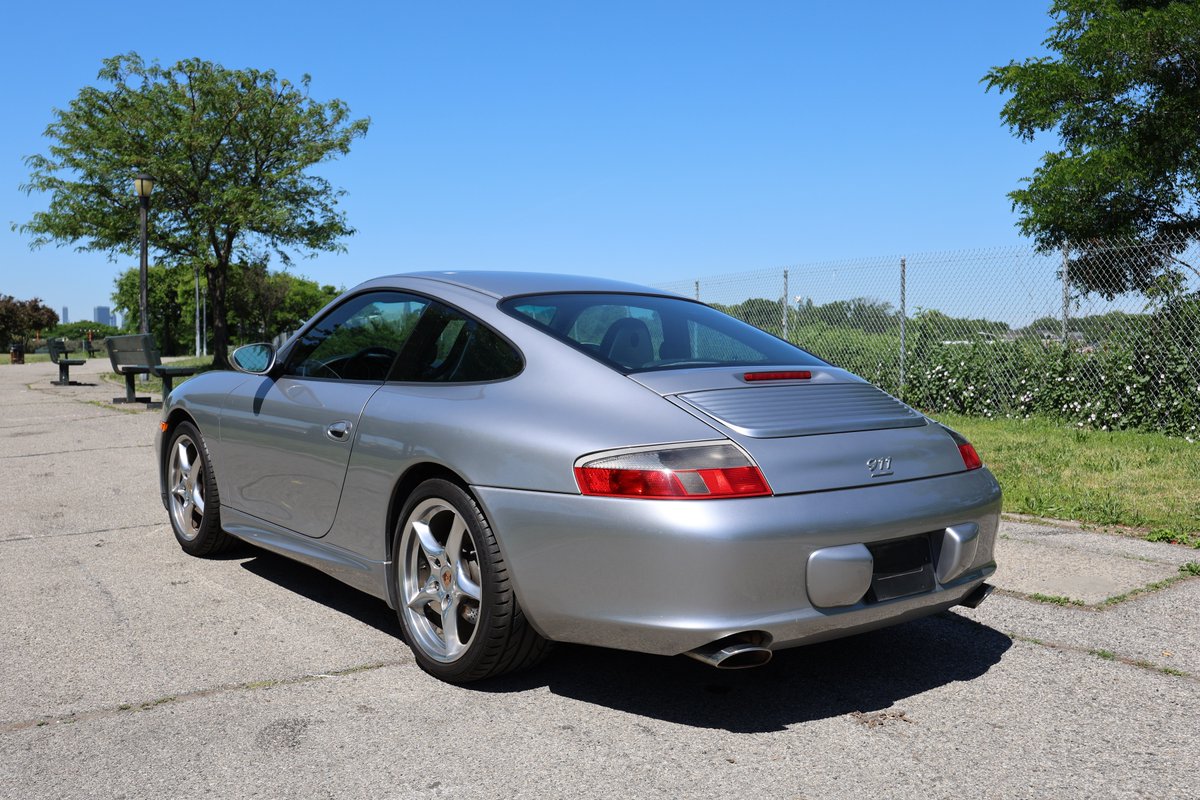 GullwingMotor's tweet photo. 2004 Porsche 911 Carrera Coupe 40th Anniversary Edition - 6-Speed Manual https://t.co/uKmxYSLA5p