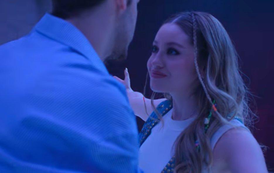 fightfmarie's tweet photo. Me aplaudo de pie ante Karol y Ruggero. Por mantener esa química, esa conexión y esa complicidad después de tanto tiempo. Pocos podrán lograr algo así🥹😭 https://t.co/1Q4N6iXgQy