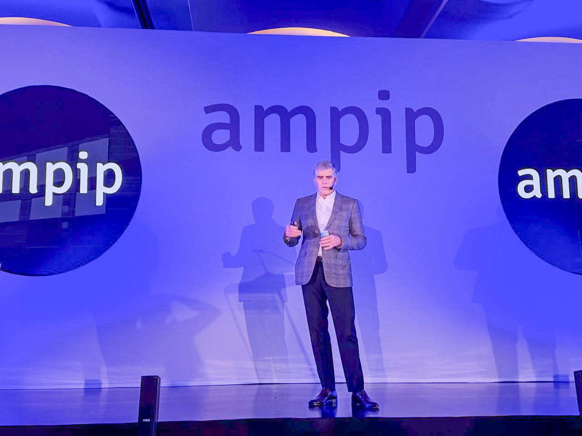 CONCAMIN's tweet photo. El presidente de la #CONCAMIN, Alejandro Malagón Barragán, @AMalagonB, ofreció un mensaje durante la Segunda Reunión de @AMPIP 2026, en el que destacó que los parques industriales son una pieza estratégica para consolidar la relocalización de inversiones, impulsar la generación de empleo formal y fortalecer las cadenas de valor que hacen más competitiva a la economía nacional.

Al reconocer el trabajo del presidente de la Asociación, David O’Donnell, y de la directora general, Claudia Esteves, @ClaudiaEstevesC, el líder industrial subrayó que México vive una oportunidad histórica para acelerar las inversiones productivas y que iniciativas como el Plan México representan una ruta clara para fortalecer la seguridad y la infraestructura necesaria para atraer más proyectos, generar bienestar y consolidar al país como uno de los destinos más atractivos para la inversión.

“Hoy en México la confianza es lo más valioso que tenemos, y tenemos que trabajar sobre ella para poder empezar a construir un motor de crecimiento”, concluyó el presidente de la CONCAMIN.

A la reunión también asistieron el secretario general de la Confederación, Eduardo Ramírez Leal, @EduardoRmzLeal, y el coordinador de CONCAMIN en Nuevo León, Roberto Macías, @RobertoMaciasQ_.