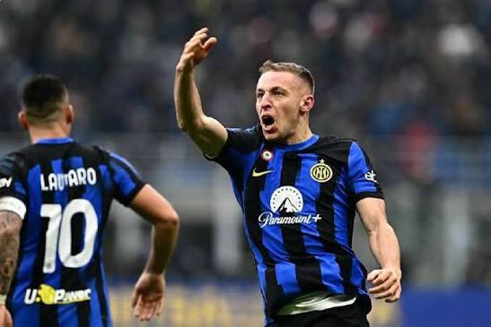 GianfraDiB's tweet photo. Cazzomercato

L’Inter offre un scambio Fratessi-Kone+ Malen + Svilar + Wesley, pronto il club giallorosso ad accettare la proposta per usciere del  settlement agreement 

Fonte: sto cazzo continua a sogna @Inter https://t.co/fU0sDuVGpS