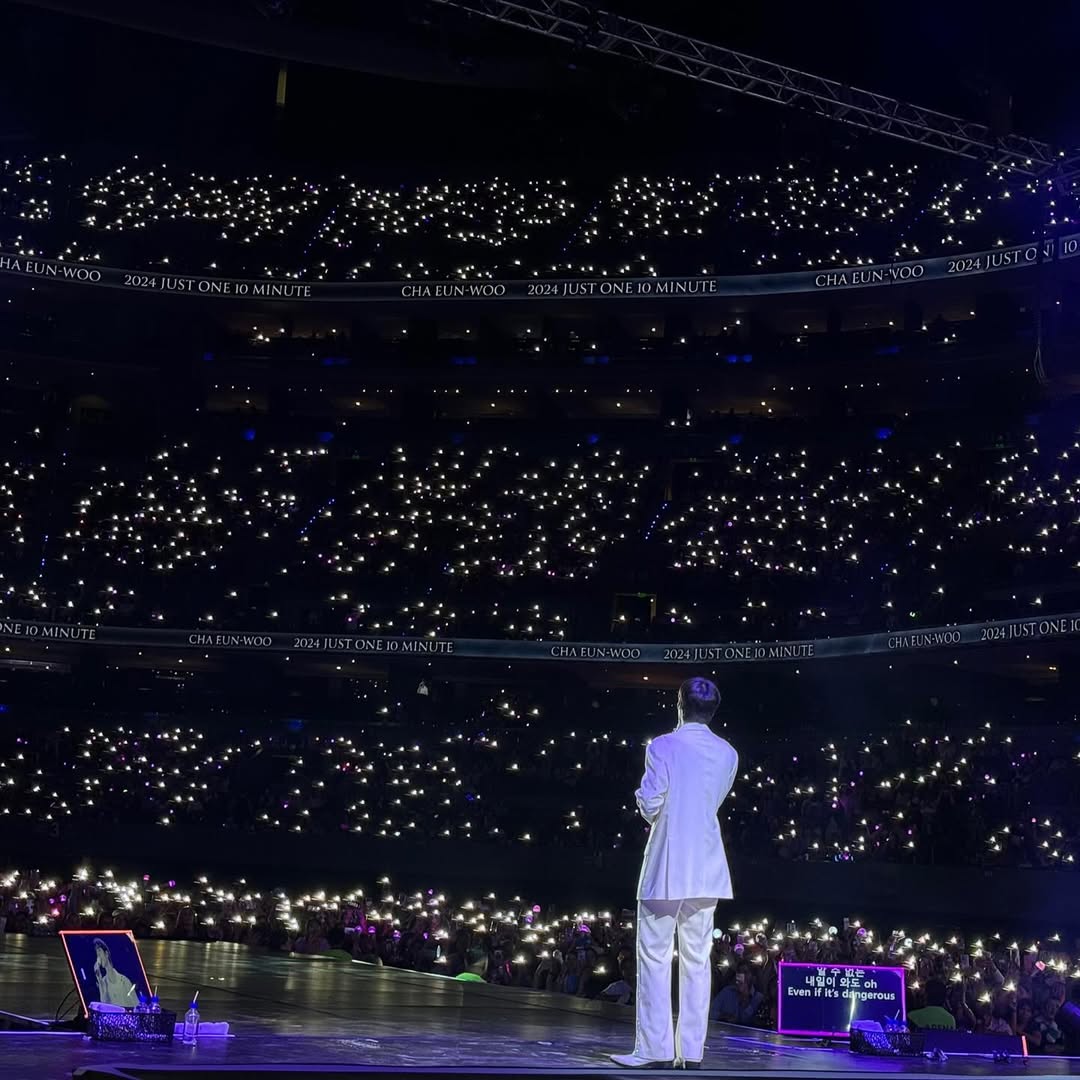 CEWProjects's tweet photo. 26.06.05

Daily military countdown for Eunwoo, marking his journey.

Each day we look back at a moment from Eunwoo’s past on this date, celebrating the memories he has given us over the years while we wait for his return.

Today is Day 313

A year ago today, on June 5, 2024, Eunwoo shared a series of photos on his official Instagram account following his concerts in Mexico. The post included behind-the-scenes images and moments from his 'Mystery Elevator' tour at the Arena CDMX, accompanied by the message "see you soon" dedicated to his fans.

We will be here every day until he returns.

#CHAEUNWOO
#차은우
@CHAEUNWOO_offcl
