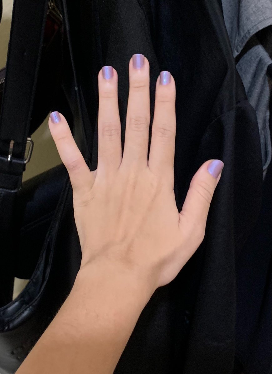carvls's tweet photo. esmalte na cor corpo da laura palmer quando foi encontrada morta (ou defunta-cunt) https://t.co/XwLuK6yURQ