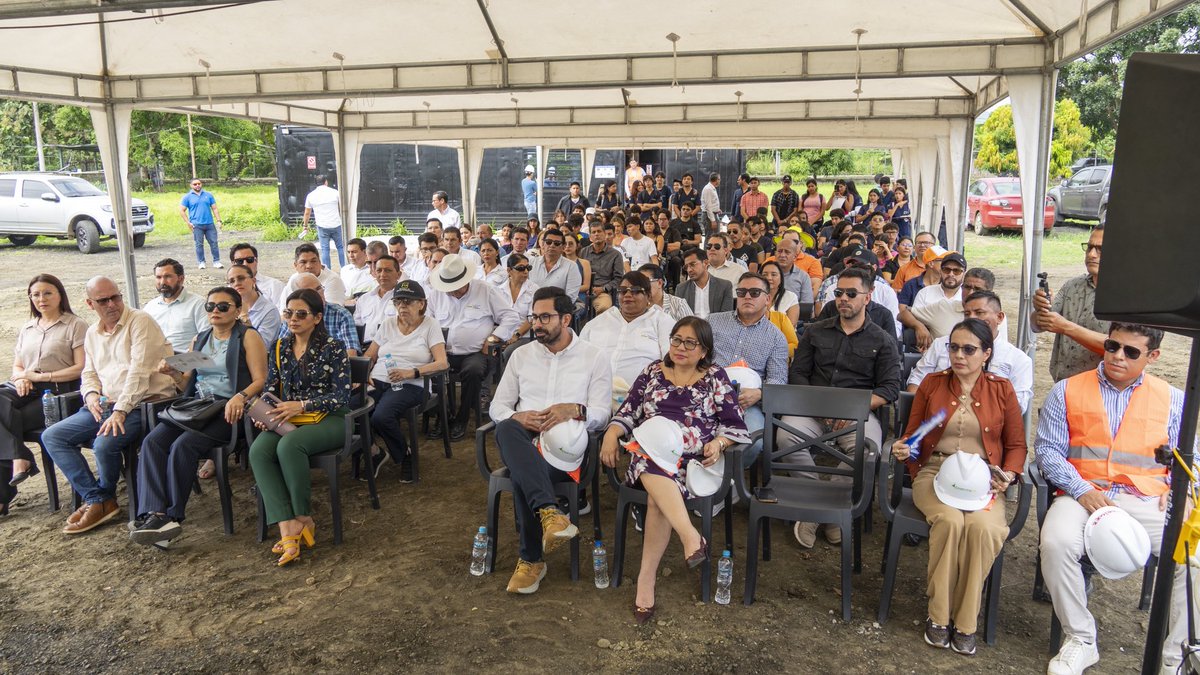 UTMManabi's tweet photo. 🏗️🐾 Desarrollamos el Acto de Consolidación y Avance de la Obra Institucional del Nuevo Edificio para la Facultad de Ciencias Veterinarias, un proyecto que reafirma el compromiso de la gestión universitaria con la excelencia académica, la investigación y la formación integral. https://t.co/8IfKXnMJTz