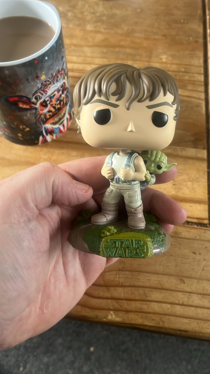 ryanhill21's tweet photo. Luke Skywalker, Son of Anakin Skywalker/Darth Vader + Padmé. Grew up on Tatooine as a moisture farmer, ignored the double-sunset life until Obi-Wan dropped a lightsaber on him. https://t.co/R3KIs2DDxa