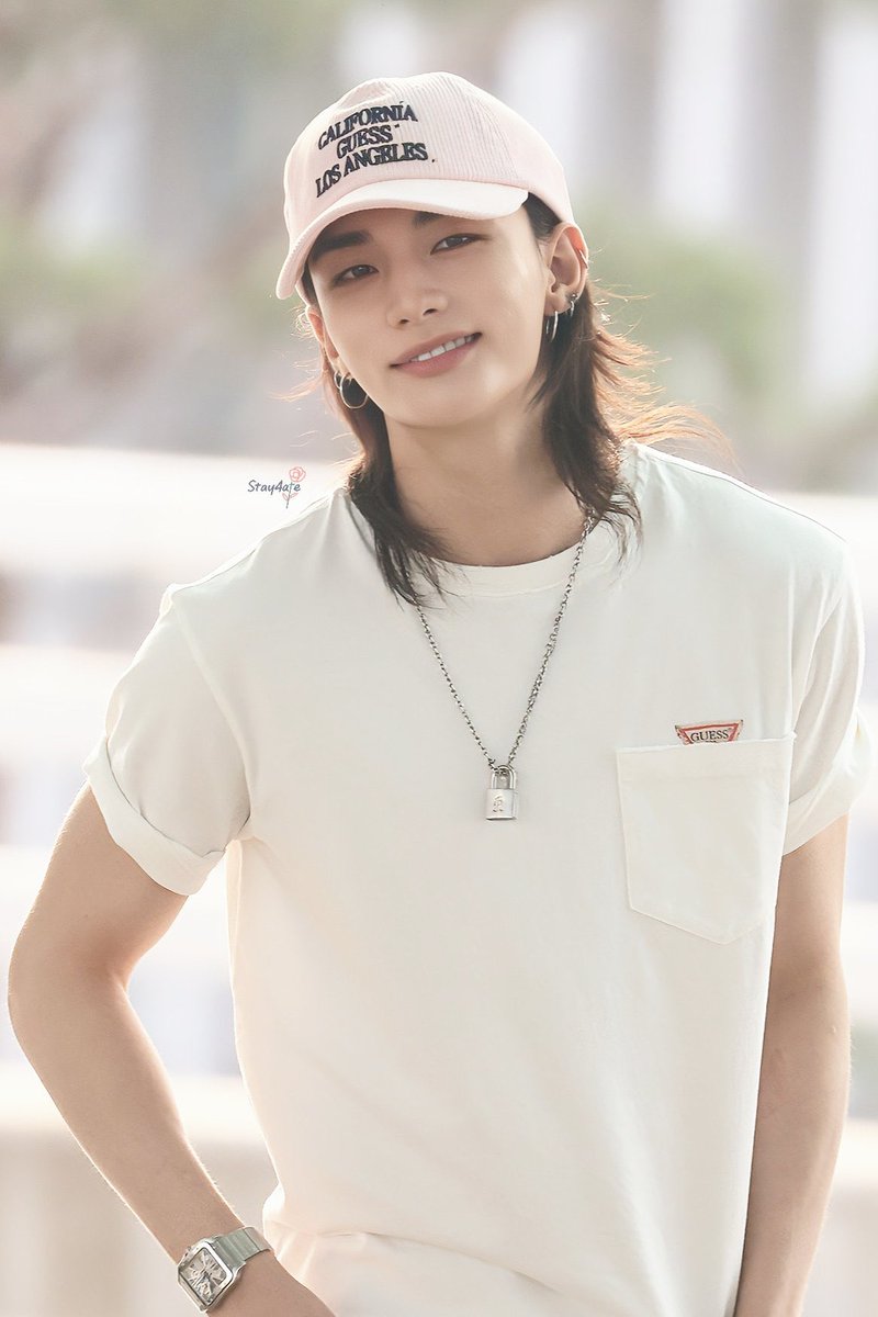 Nataliebulav's tweet photo. HYUNJIN AT GUESS JEANS LA
#HYUNJIN_GUESSJeansMelrose
#현진 #스트레이키즈현진 https://t.co/G3fgvGaAiT