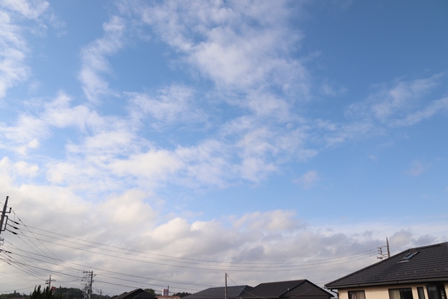 usrok29's tweet photo. ６月５日（金）土浦の空模様
　今日は雲が広がりやすく多少日差しは控えめですが、日中は過ごしやすい陽気になるでしょう。外仕事が捗りそうです。明日も雲が多めで、時にパラっと来る可能性があります。とは言っても、過ごしやすい陽気が続いて、アウトドア日和になりそうです。 https://t.co/accc2ZkedL