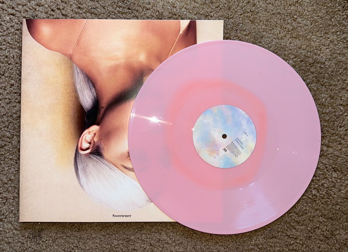 L0V3GRANDE's tweet photo. Here’s a better close up on the Tour Exclusive Vinyls. 

photos by: @braverisms https://t.co/Uhck2JBwvH