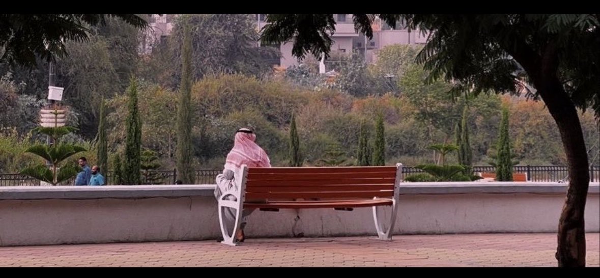 and__Sh_'s tweet photo. غلطتي أني عشت بـ الوجه الحقيقي 
  و الحياة . . بـ كبـرها حفلة تنـكر https://t.co/iuff1zPWKP