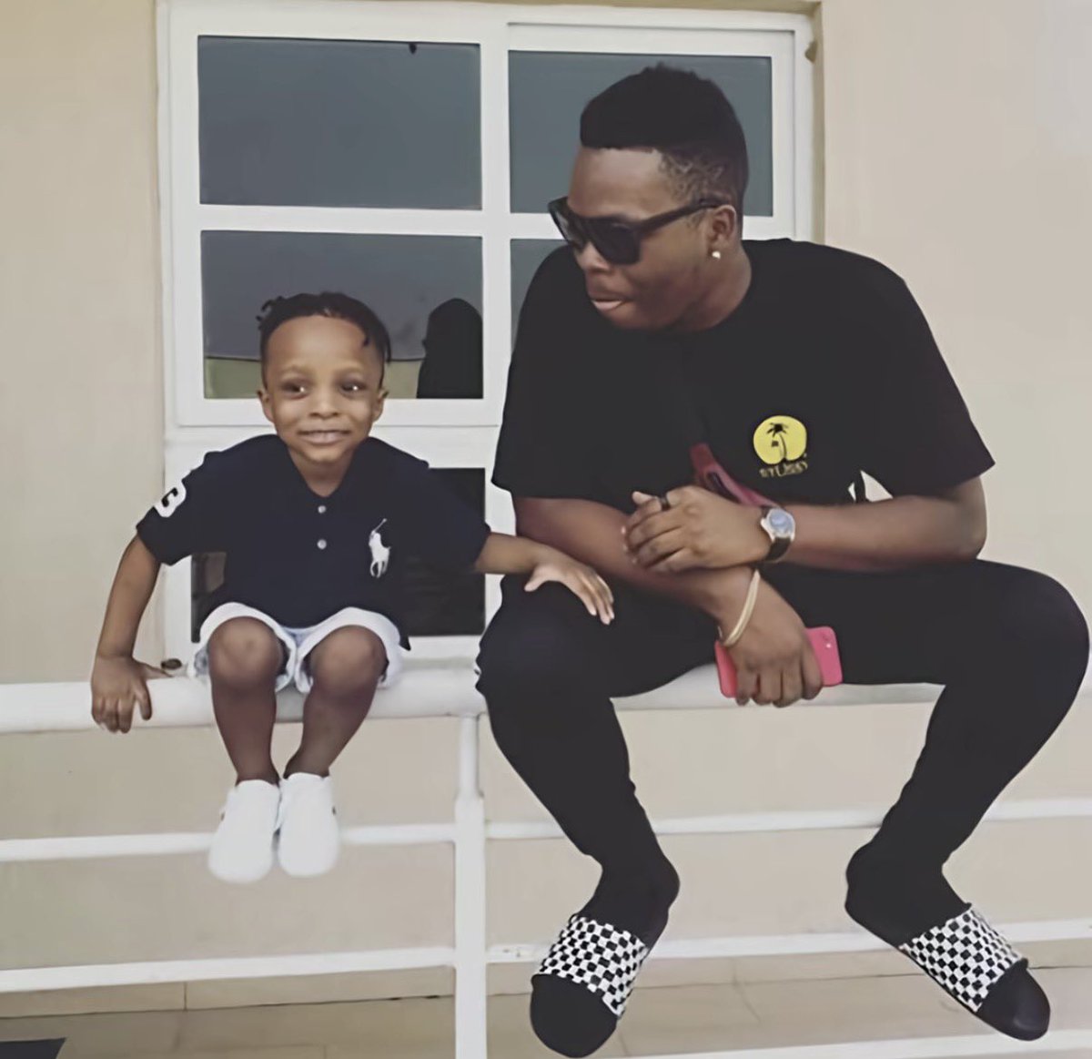 Ayanfe_Baddo's tweet photo. Olamide and his son, Batifeori 🔙 https://t.co/Cvq3IZ1rte