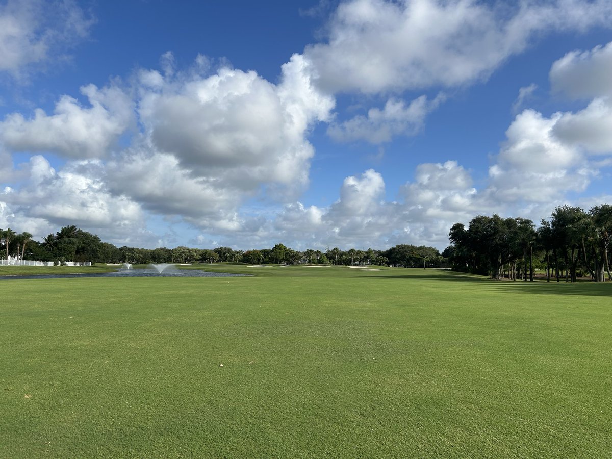 No_Divots's tweet photo. Last week I finally played Abacoa in Jupiter, Fl. It reminded me of every mid tier private club in the area. Nothing wrong though. Well maintained. https://t.co/yW1d992PwQ