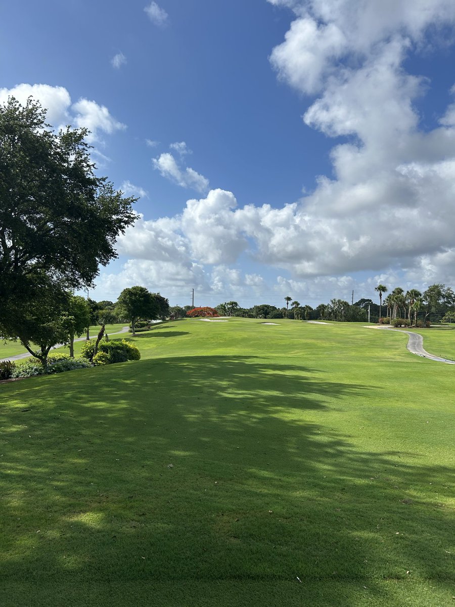 No_Divots's tweet photo. Last week I finally played Abacoa in Jupiter, Fl. It reminded me of every mid tier private club in the area. Nothing wrong though. Well maintained. https://t.co/yW1d992PwQ