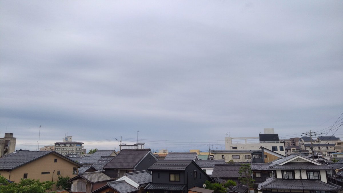otenkiya5032's tweet photo. 6/5(金)
#滋賀県長浜市 の #天気

今朝の #長浜 はくもりです。

【今日の天気】
低気圧や前線の影響で雲が広がりやすく、朝のうちは雨の降る所があるでしょう。

【明日の天気】
湿った空気の影響で雲の広がりやすい一日となる見込みです。午前中は雨の可能性がありますのでご注意ください。 https://t.co/JwvaQYCTx9