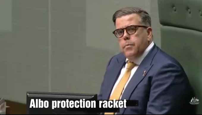 RaymondKeown3's tweet photo. In the history of the Australian Parliament
This is the only Dick that has made a complete cockup of Mr Speaker, he shames the Chair. https://t.co/fvBu1t0UTw