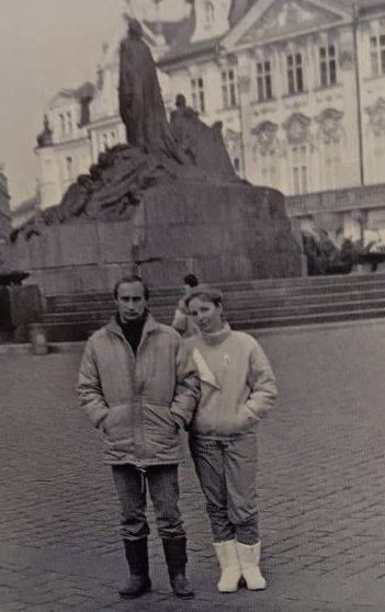 BuriJanek's tweet photo. Putin. Na Staromáku. V holinkách. A není to AI😳 https://t.co/zSDXn96cIp