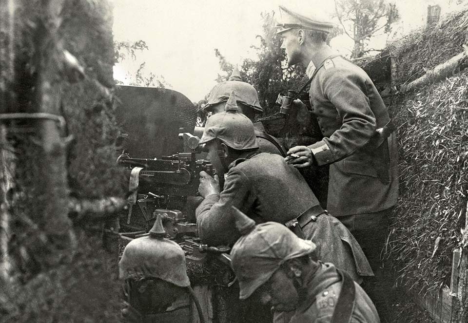 diekaiserlichen's tweet photo. Bei aller berechtigter Kritik zu seiner Rolle 1933, eines kann man Paul von Hindenburg nicht vorwerfen: Er hat das Vaterland nicht an Russland verkaufen wollen. Er hat Ostpreußen von den Russen befreit und mit zu unserem Sieg an der Ostfront im 1. Weltkrieg beigetragen. https://t.co/a9XU6rhyn5