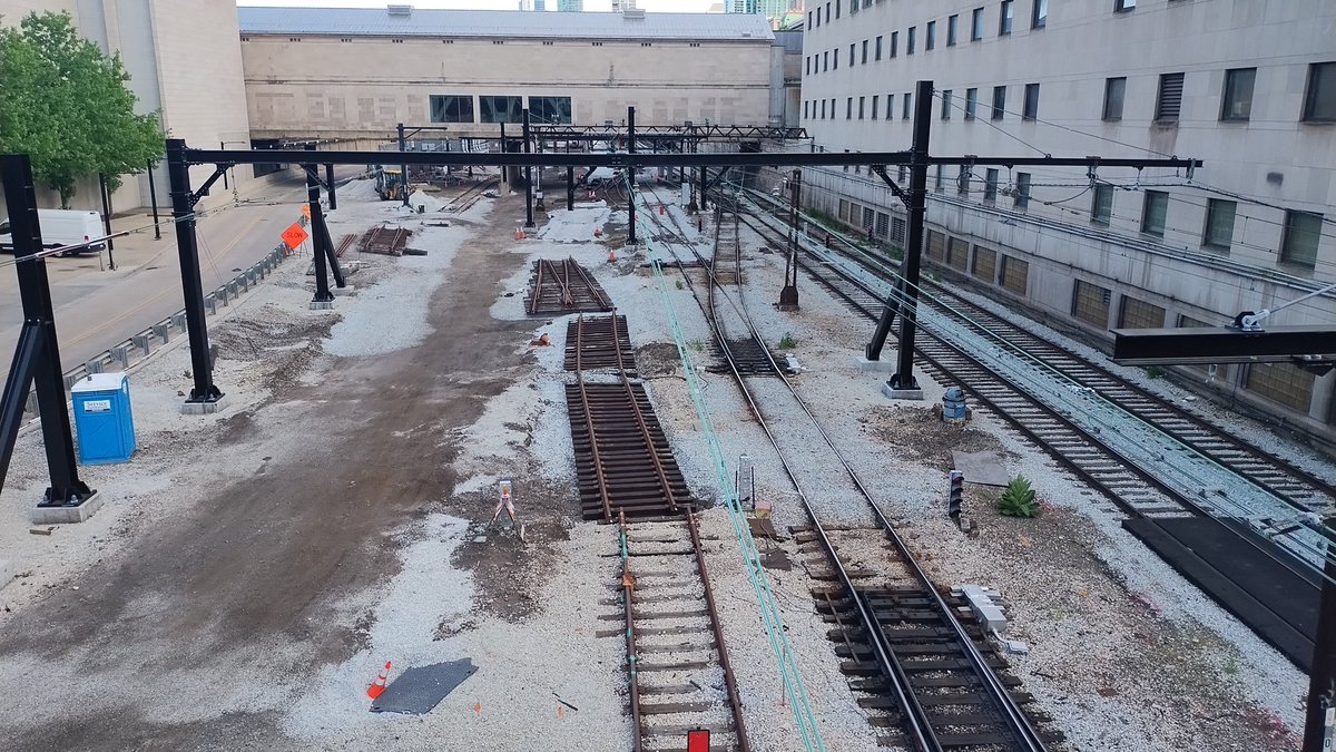 Cedar500's tweet photo. Question for train/Chicago people, what's going on at the millennium Park station stretch? https://t.co/7VkY3RNOUT