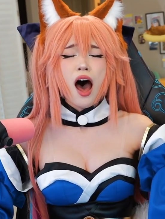 mellow32102's tweet photo. What would you do to her to make her do this face? 🤭 https://t.co/0DtdeyyXoW