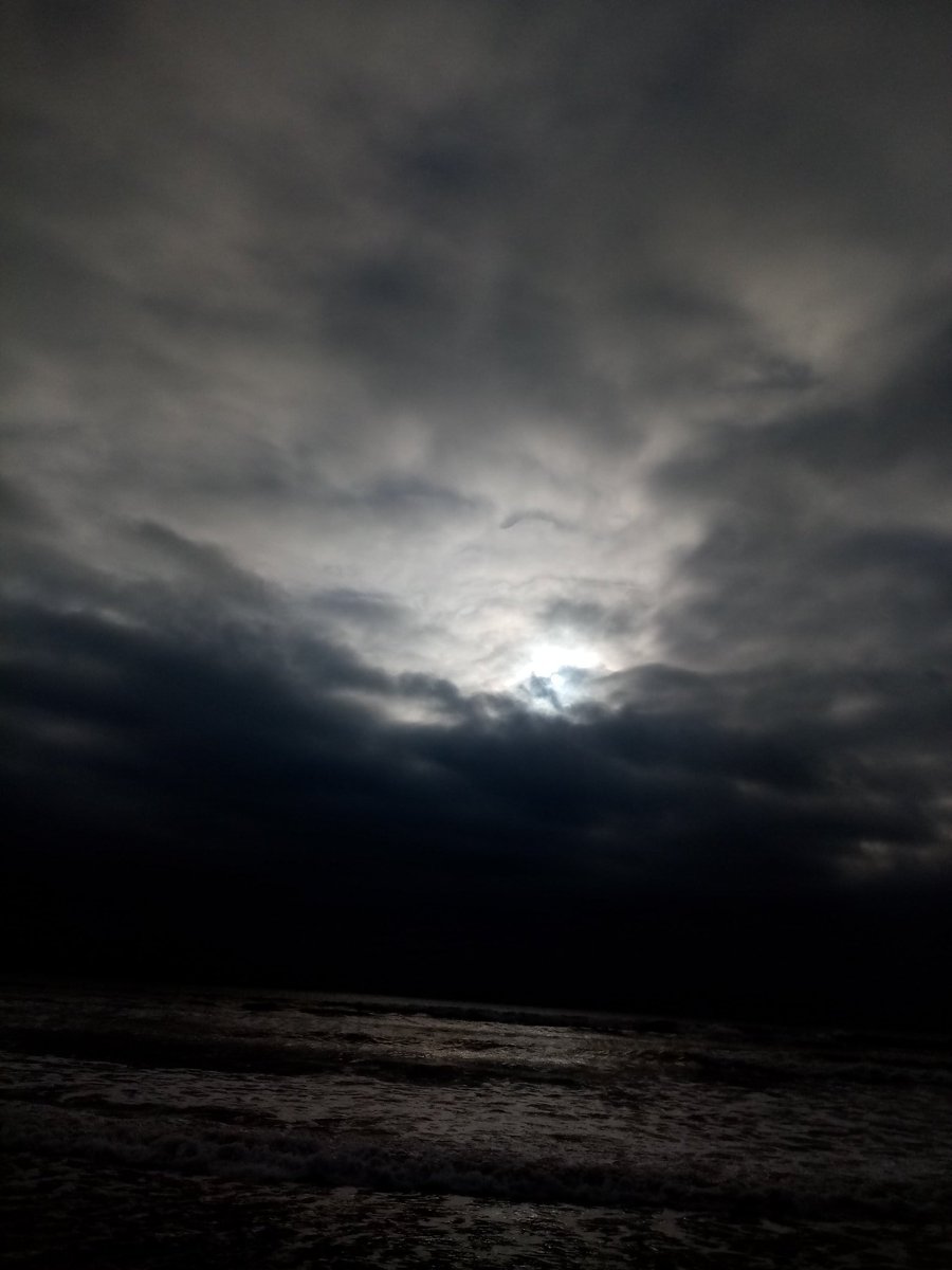 Nevita77's tweet photo. Y pensar que pudimos enlazar nuestras manos y apurar en un beso la comunión de fértiles veranos......
Bonita noche gente guapa!!💫🌛🌙😴
#NorteDeChile https://t.co/esiIOHJhHp