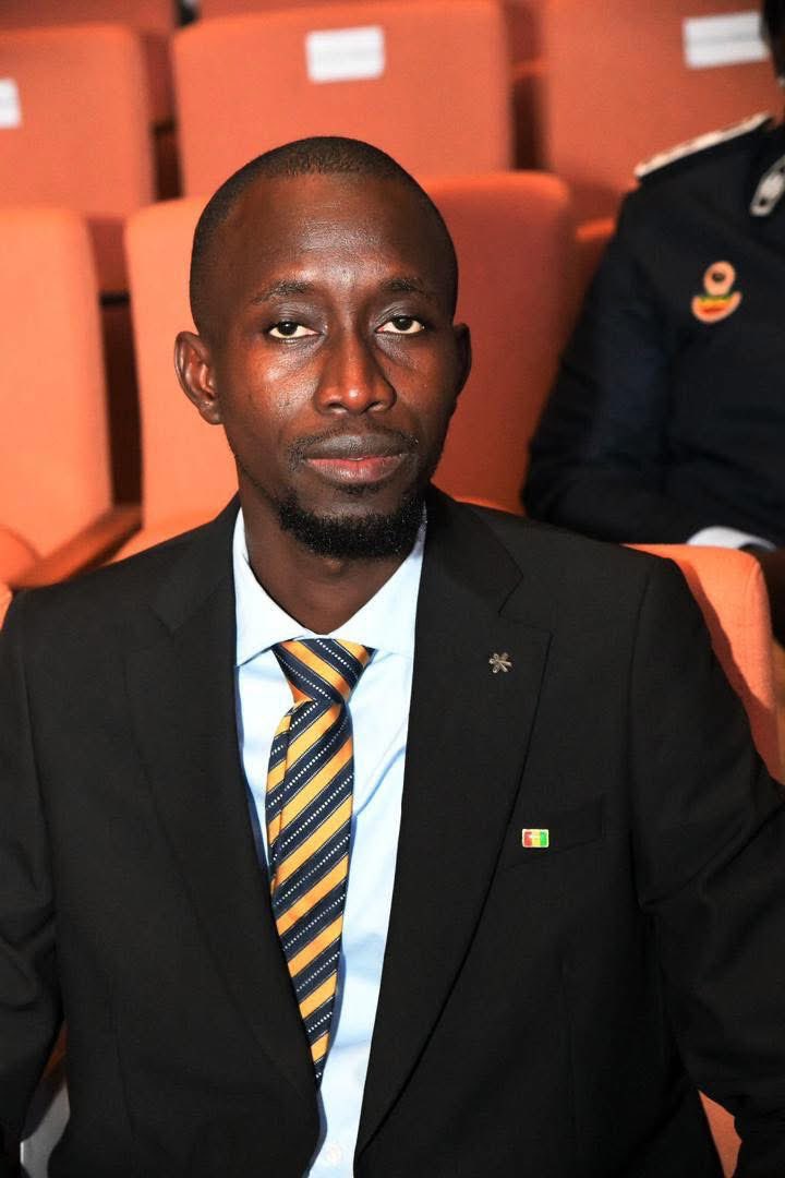 Baaywaly's tweet photo. 📌À la suite de la cessation des fonctions de Premier ministre de Monsieur Ousmane Sonko, j’ai décidé de quitter le Cabinet, conformément à mes principes.

Je demeure pleinement engagé au service de l’État, partout où ma contribution sera jugée utile, aux côtés de Monsieur Ousmane Sonko, Président du parti Pastef et Président de l’Assemblée nationale.

En prenant congé de vous, je vous prie de bien vouloir excuser mes éventuels manquements et vous assure de mon pardon sincère.

Veuillez recevoir l’expression de ma considération distinguée.
Dr Bacary THIOR 
Ex CT Santé