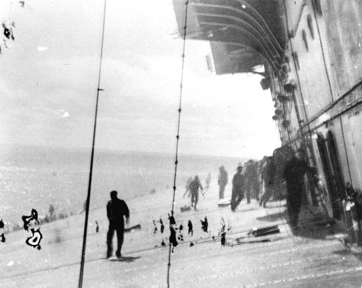 HiddenHistoryYT's tweet photo. Crew of Yorktown prepared to abandon ship, 4 Jun 1942 https://t.co/EHfUawaV9Q