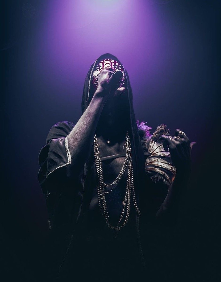 teethtobitewith's tweet photo. bro flexing those chains like a soundcloud rapper https://t.co/XZgLqxpzpN
