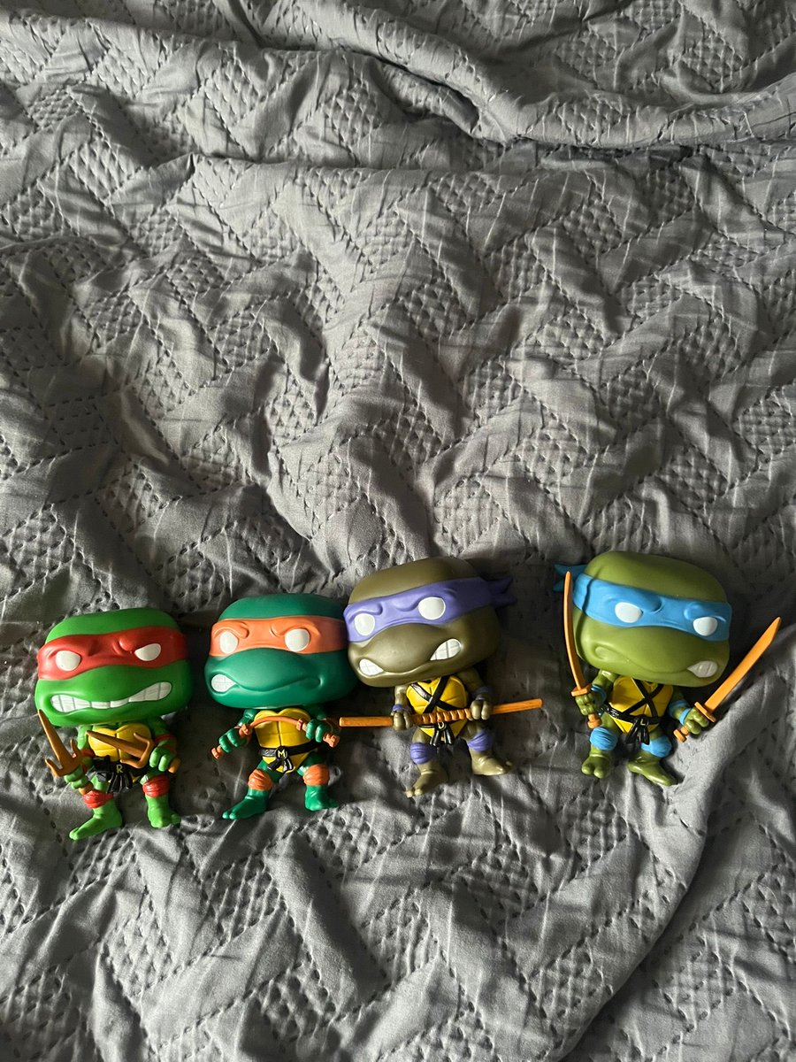 ryanhill21's tweet photo. Teenage Muntant Ninja Turtles . 

 🔵Leonardo - Blue mask, 2 katanas.Leader, “responsible one”
 🟣Donatello - Purple mask, bo staff. Tech genius nerd
 🔴Raphael - Red mask, twin sai. Angry rebel 
 🟠Michelangelo - Orange mask, nunchucks. Party dude, “Cowabunga!”
🔵🔴🟠🟣 https://t.co/eVwTs7CJ23