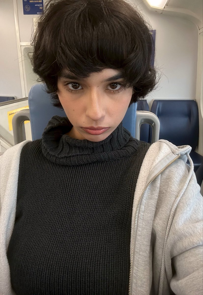 CyberBunnyVi's tweet photo. This hair cut makes me feel like a pretty boy https://t.co/crJyWW4VhR