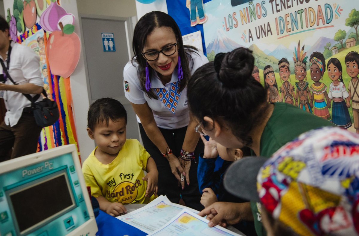DHumanoEc's tweet photo. 📍#Pastaza | La ministra @zaidarovira recorrió el CDI Ciudad de los Niños para verificar la calidad de los servicios y las condiciones en las que se desarrollan 126 niñas y niños. Este espacio está conformado por los centros: Los Camilitos, Carita de Dios y Mi Segundo Hogar. https://t.co/AobGI3PsIP