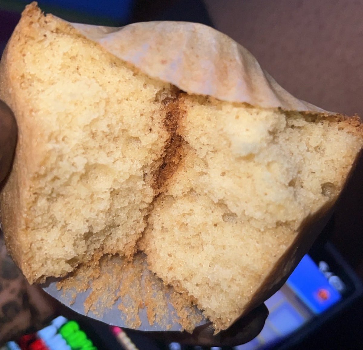 ___Bils's tweet photo. Bake cake and not eat https://t.co/M9YMvUTTo9