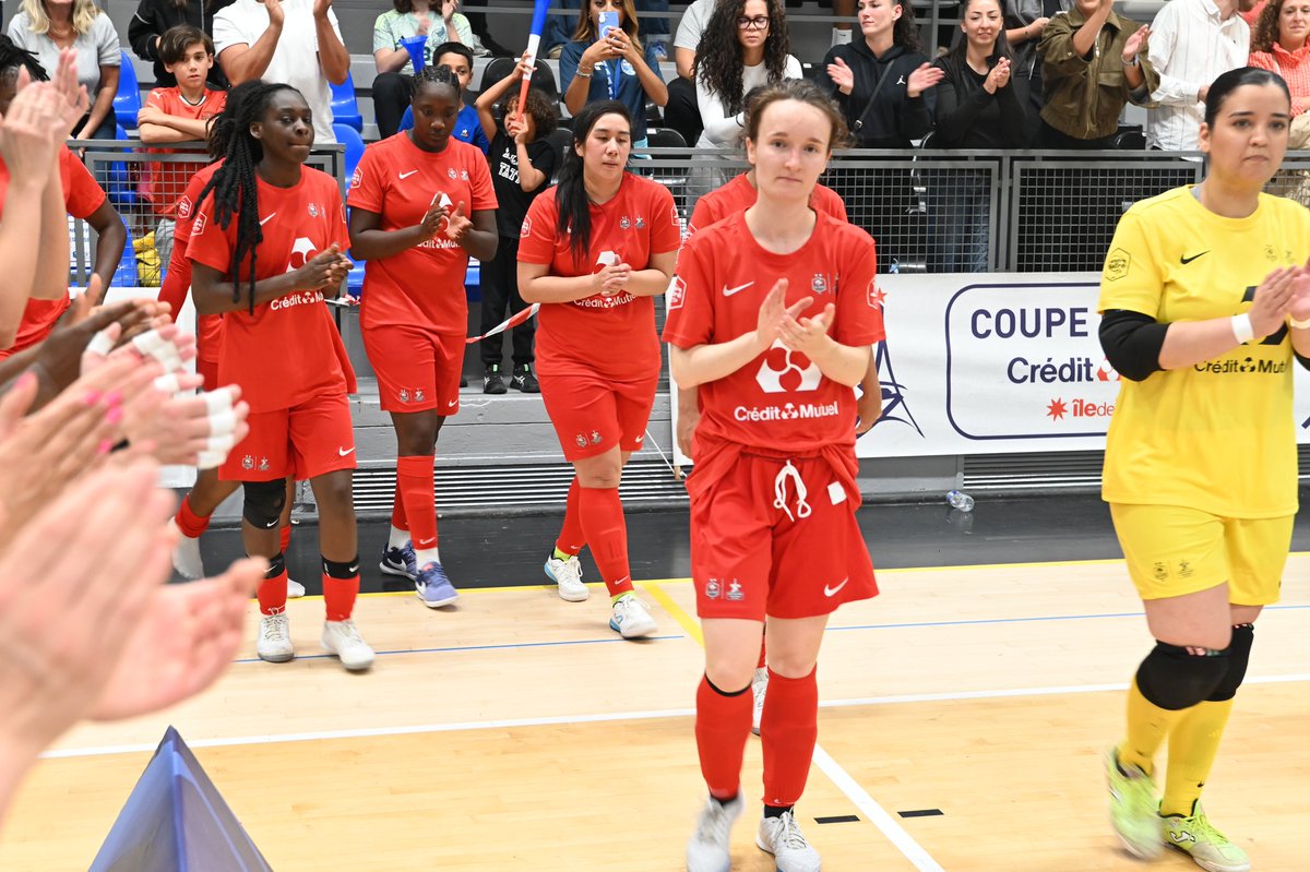 LPIFF75's tweet photo. @iledefrance @le_Parisien @D75foot @District93foot @District_92 @CreditMutuel @DiamantFutsal @ParisSporting @ChristineAubere @CouchouxP Le finaliste : le Sporting Club de Paris ! https://t.co/UjPrFk2FZt
