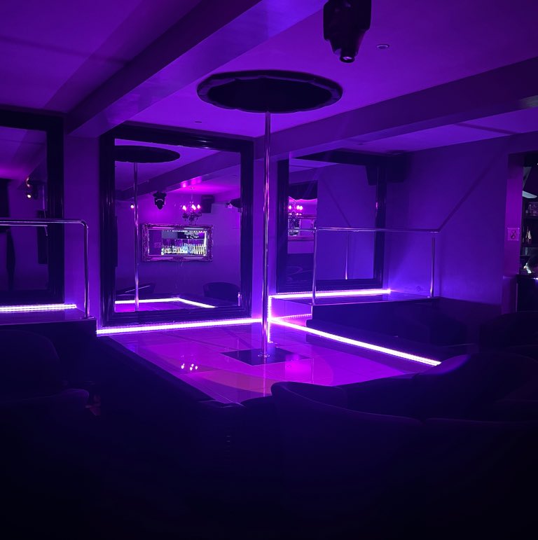 EnticeNorwich's tweet photo. Welcome to ENTICE ✨

Norwich Nightlife After Dark. 

Luxury interior, premium drinks, late nights and an atmosphere like no other. 

Open Wednesday - Saturday. 

#Norwich #NorwichNightLife #VIP #NorwichClubs #AfterDark #ENTICE https://t.co/w6rPGR4Vvw