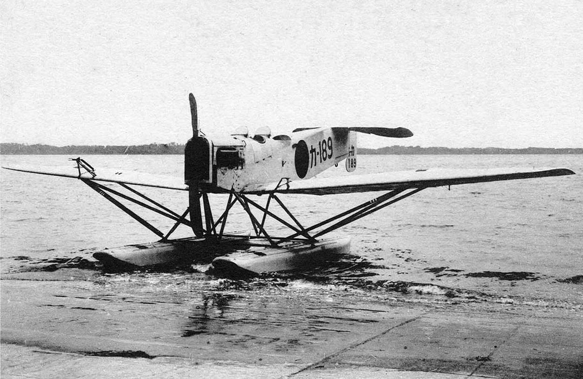 hydroplanebot's tweet photo. 普 Hansa-Brandenburg W.29
日命名 ハンザ式水上偵察機
Ernst Heinkelが約4ヶ月で設計した単葉水上機。高速で運動性能も良好だが離水時に転覆し易い。普国では北海沿岸にて制空権確保に寄与した。日本軍はWW Iで入手し愛知･中島で300機程生産した。後に民間に払い下げられ余生を過ごす。 https://t.co/oHDErT9nJ2