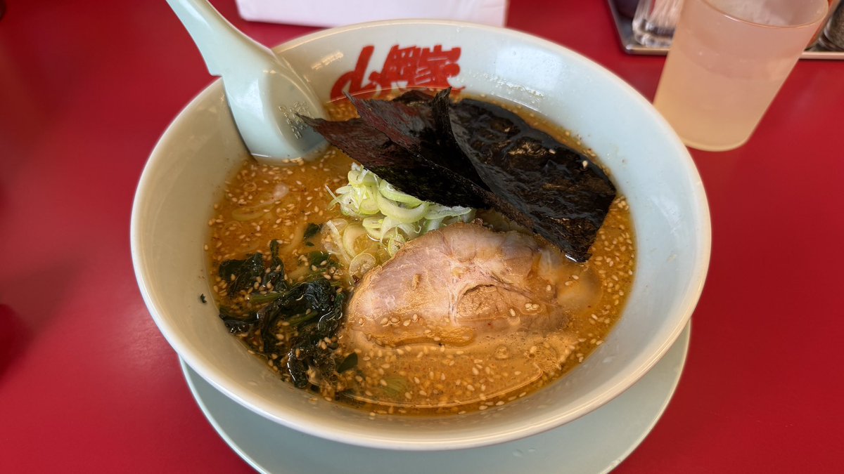 blue_note11's tweet photo. おはようございます😊
梅雨入りした翌日に雨は止む。
これ豆知識な‼️🤣🤣🤣

北九州の朝飯はココになりつつある😅
朝ラー🍜よりもやっぱりこっち‼️
いただきます🙏

#ラー活
#ラーメン
#飯テロ
#朝食
#山岡家
#小倉西港店
#特製味噌ラーメン https://t.co/1aSnWZMOrU