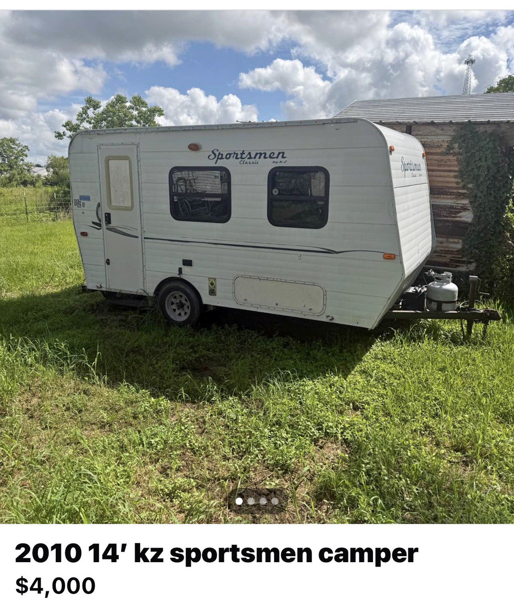 Di_1Real's tweet photo. @trade_daddy @TemooTitan You should. I’m lookin at this one now.   I’m going to offer $2500-3k.  Clean it. Paint the inside white buy new tires. Probably 3-4 days of work. And I’ll resell it for like $6500😂 https://t.co/dnCgazAX0w
