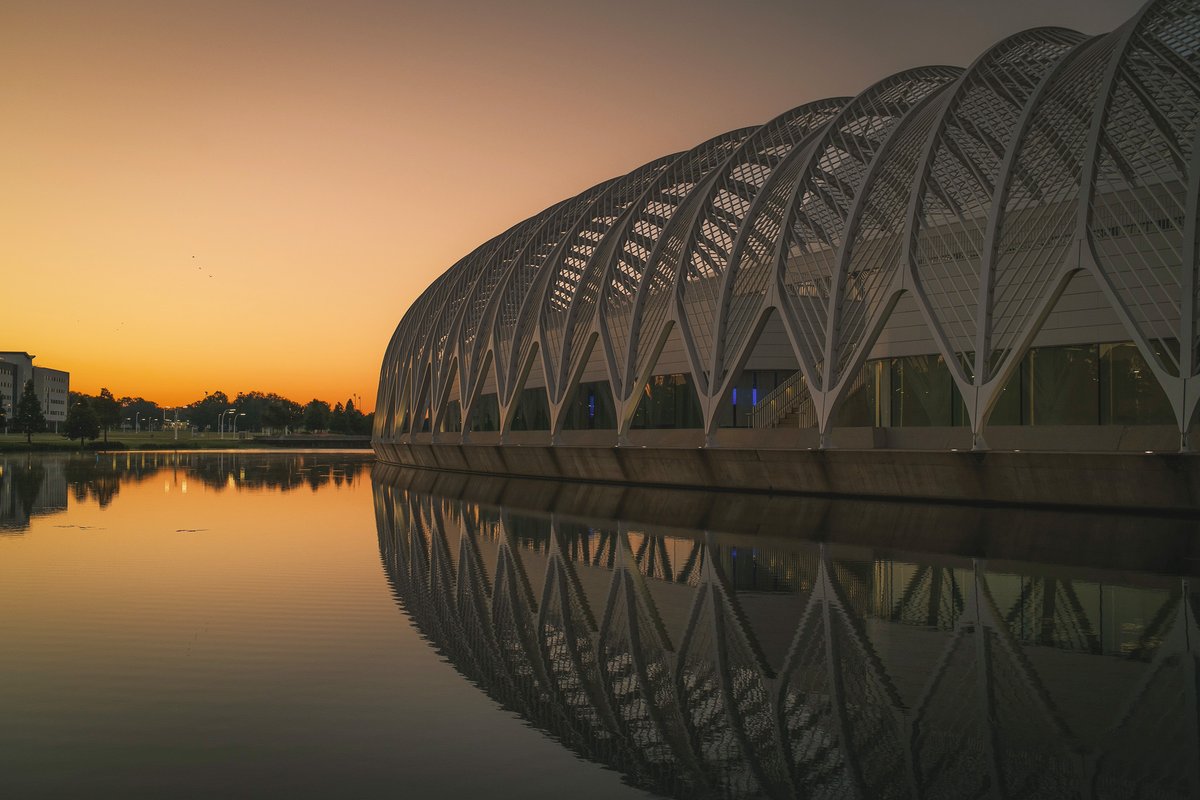 FLPolyU's tweet photo. Golden hour looks best on campus 🤩 https://t.co/FQOGI5TkYh