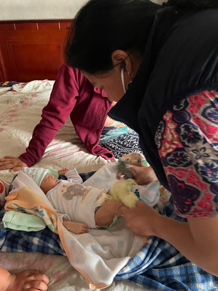 DPS_Chimborazo's tweet photo. #Penipe | El personal 👨‍⚕️👩‍⚕️del Centro de Salud  continúa desplegándose en territorio para brindar atención médica oportuna y con calidad humana.

Durante esta jornada, nuestro equipo técnico realizó visitas domiciliarias enfocadas en el control integral de recién nacidos 👶 https://t.co/SIF2XVgKsH