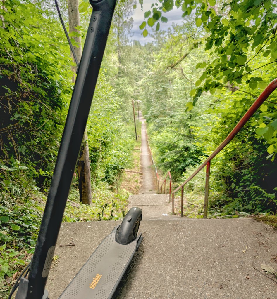 1MrPapi's tweet photo. I'm having fun riding my scooter around Seattle. Very scooter &amp; bike friendly.

But once in a while you get these insane grades like San Fran level of incline.

Or like below- had to carry a 50lb scooter on my back up a long äss hill &amp; stairs.

This was only 1/3 of the way up 🤦 https://t.co/m2jJrlTbYz