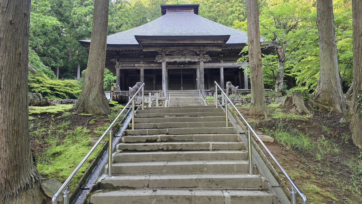 miisansongs's tweet photo. 御礼参り

プチ遠征多かった5月
睡眠不足多かった5月
ｵﾗの体調とｷｯﾁﾝｶｰﾁｬﾁｬ丸の調子と出店のご縁へのご加護に感謝。

参道に手すりがつきました。
春の山内。
感謝合掌。

#妙見山黒石寺
#山内薬師さま
#数多くのご縁に感謝 https://t.co/VJ7bU5MdMd